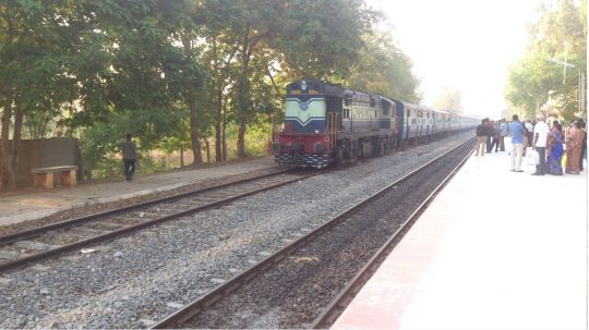 Kannur-Yashwanthpur arrives at CRLM.